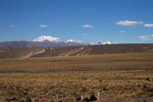 Le volcan Ampato domine la région avec ses 6318 mètres de haut