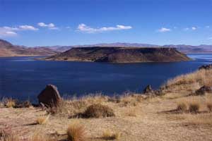 Une île sur le lac Umayo vue depuis la nécropole de Sillustani