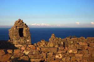 La Cordillère Royale en Bolivie depuis le belvédère offert sur le site sacré de Molusina